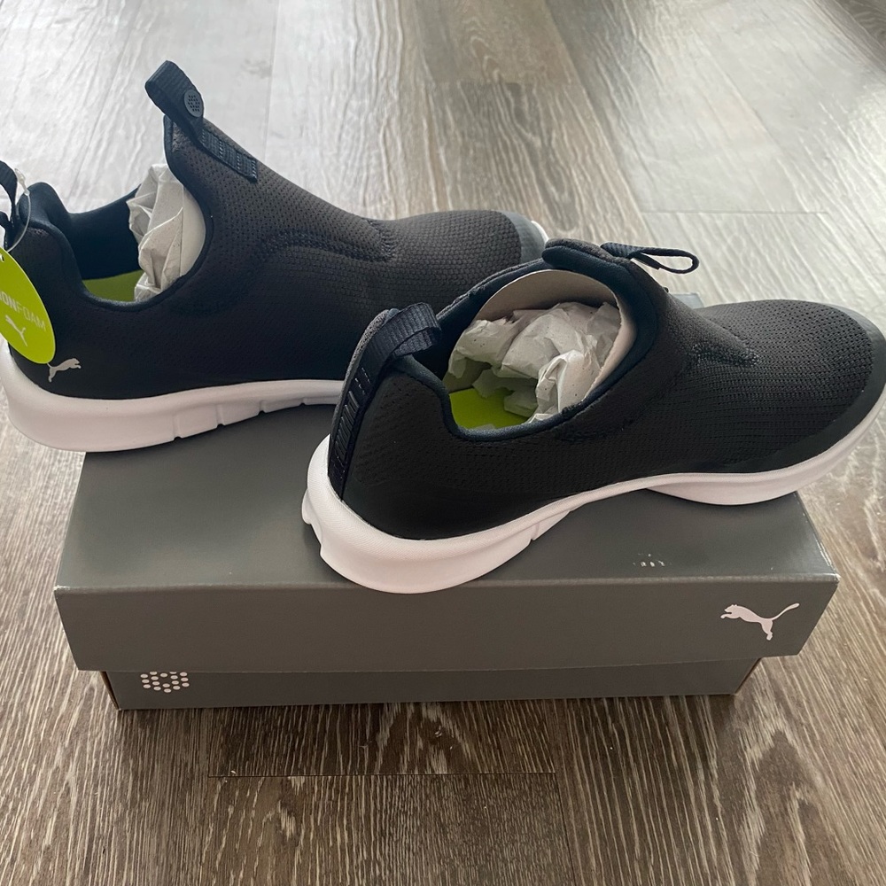 Comfortable casual or athletic sneaks! Never worn
